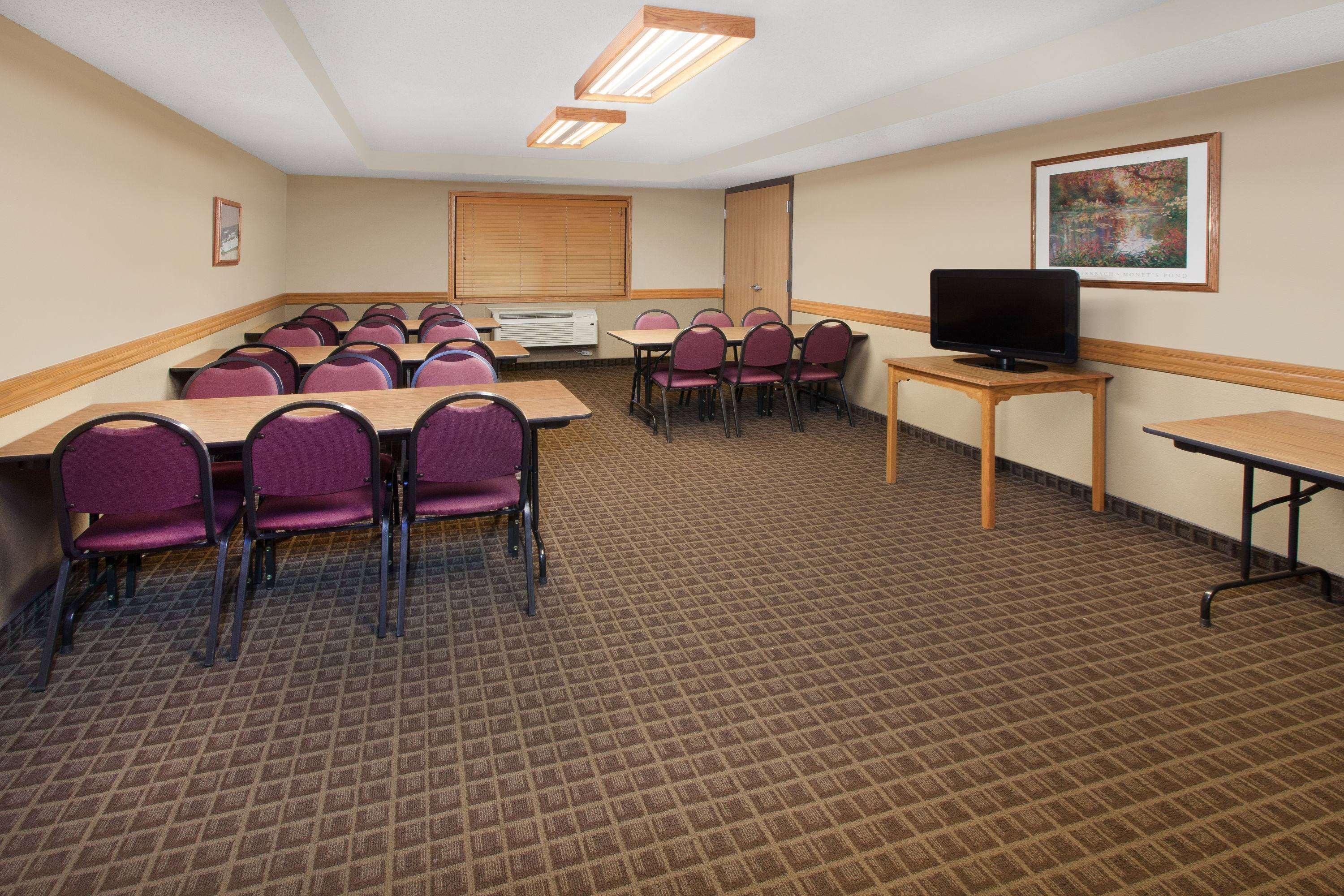 Americinn By Wyndham Grundy Center Esterno foto